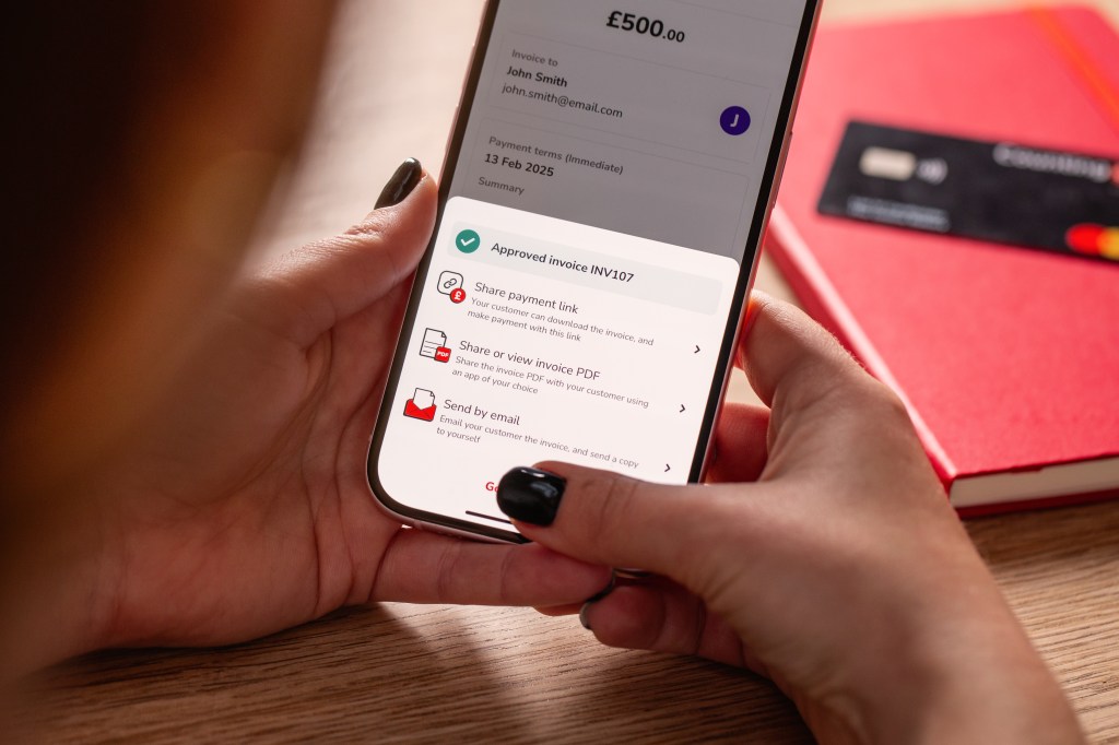 Small business owner sending invoice to customer with Countingup app